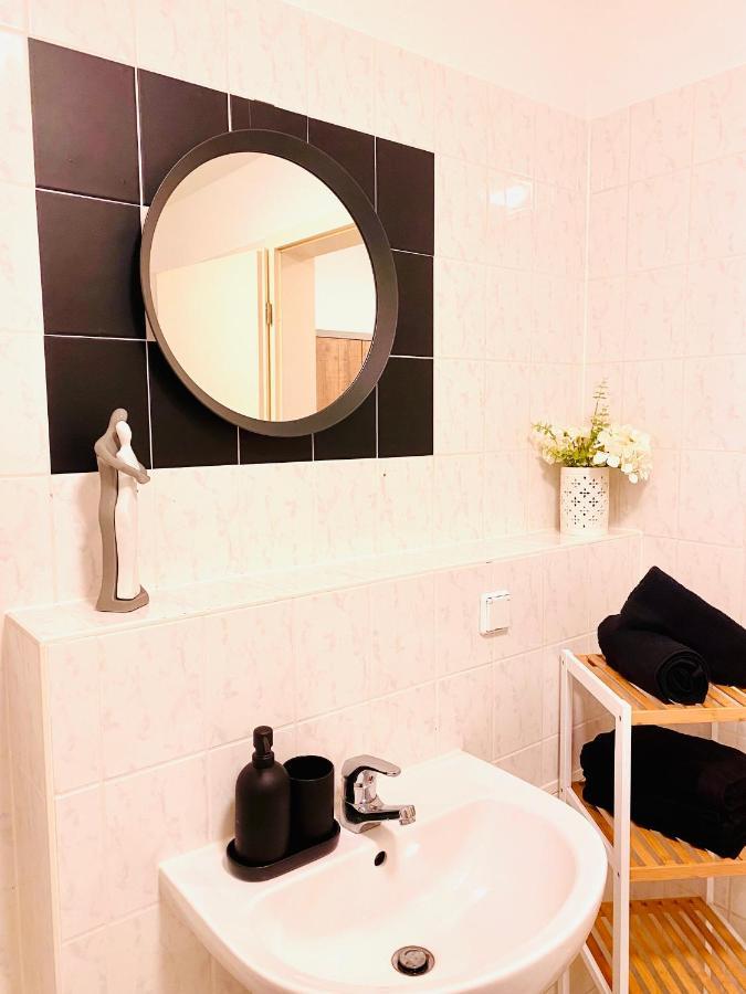 Saniertes Studio - Elisa - Mit Balkon, Wlan, Smart-Tv & Kueche In City-Naehe Erfurt Ngoại thất bức ảnh