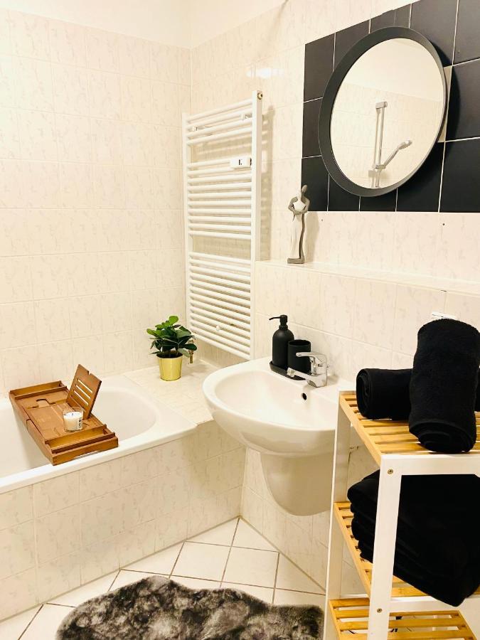 Saniertes Studio - Elisa - Mit Balkon, Wlan, Smart-Tv & Kueche In City-Naehe Erfurt Ngoại thất bức ảnh
