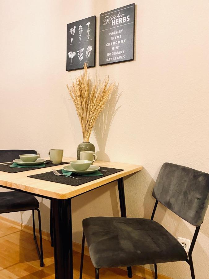 Saniertes Studio - Elisa - Mit Balkon, Wlan, Smart-Tv & Kueche In City-Naehe Erfurt Ngoại thất bức ảnh